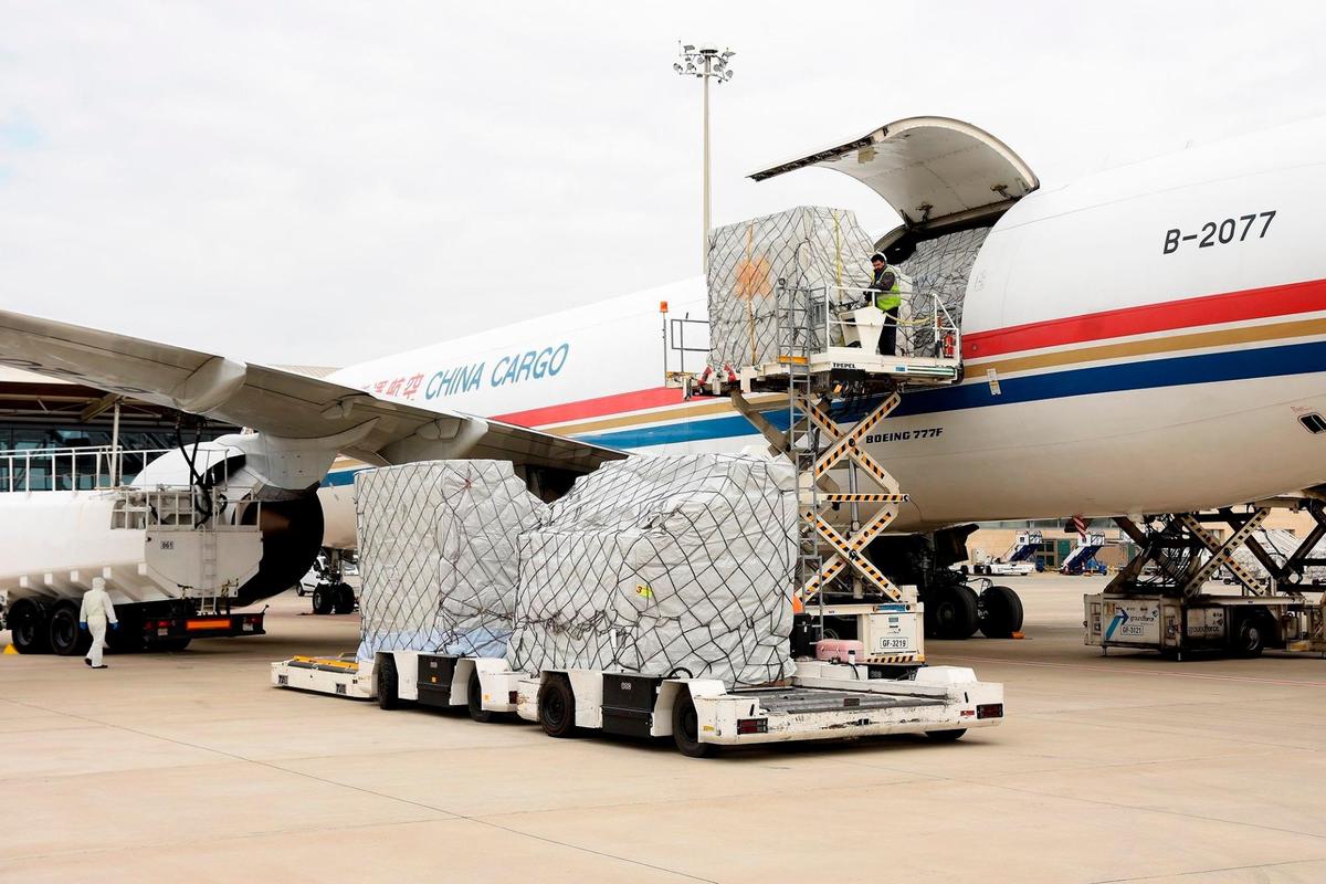 Avión procedente de China con material sanitario para Castilla y León