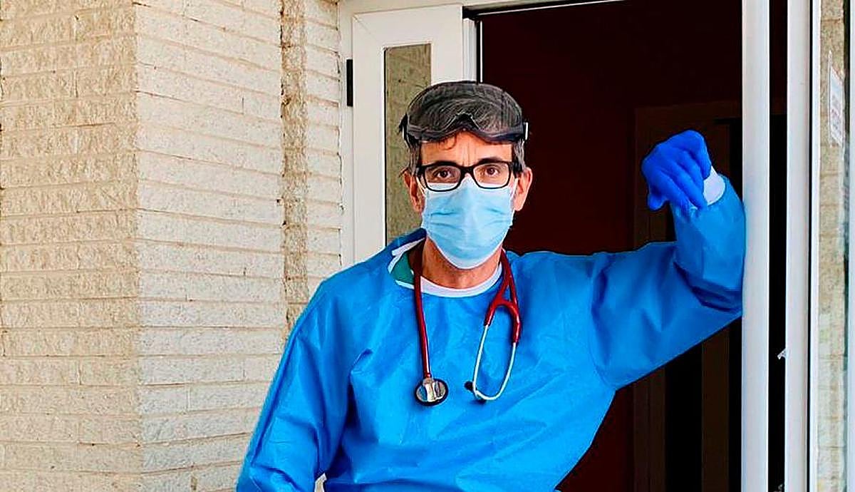 Víctor Manuel González, en el centro de salud de Villoria. | trisol