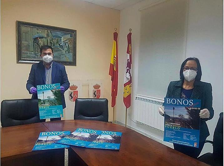 El edil de Economía, José Ángel García, y la alcaldesa, Lourdes Villoria.