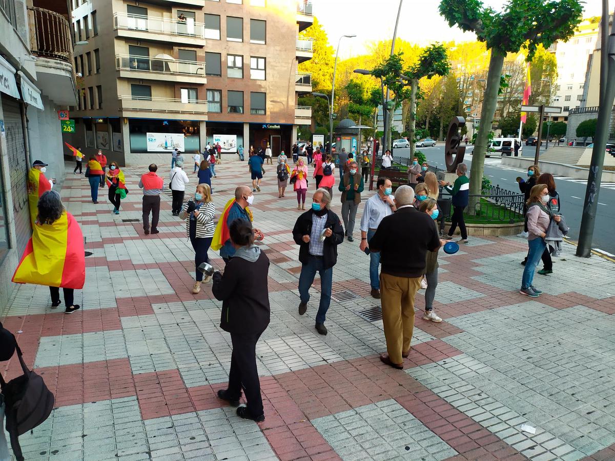 Cacerolada de este lunes en la plaza de España de Béjar.