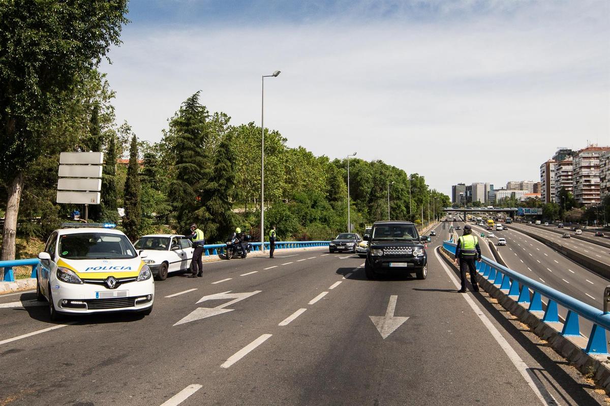 Agentes de la Policía Municipal de Madrid en un control policial.