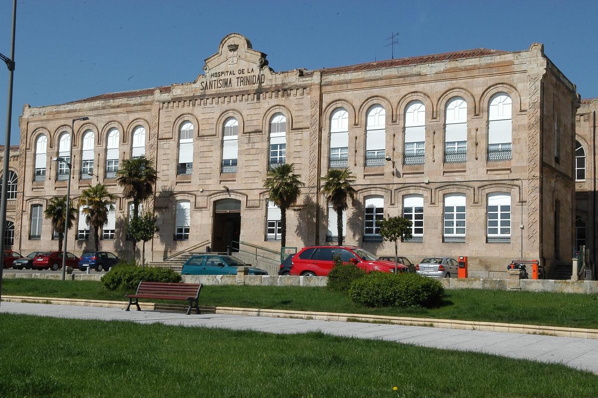 Fachada principal del Hospital General Santísima Trinidad.