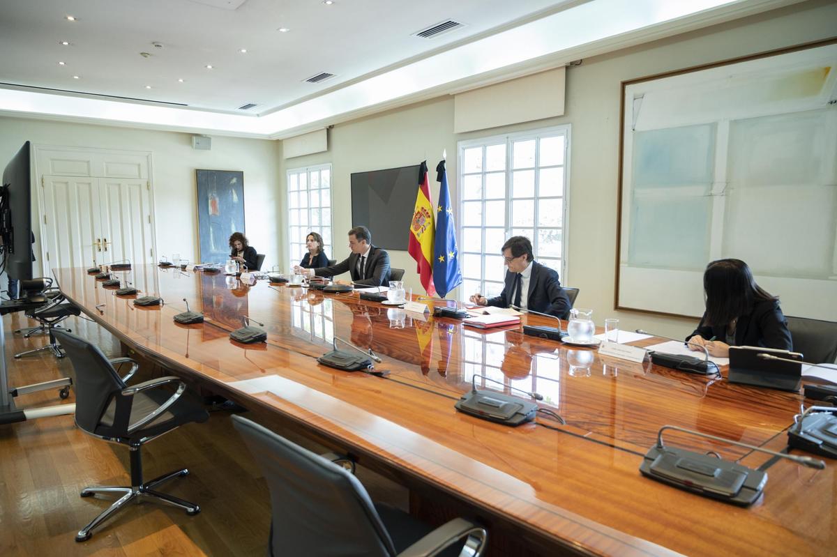 Pedro Sánchez, se reúne por videoconferencia con los presidentes autonómicos.