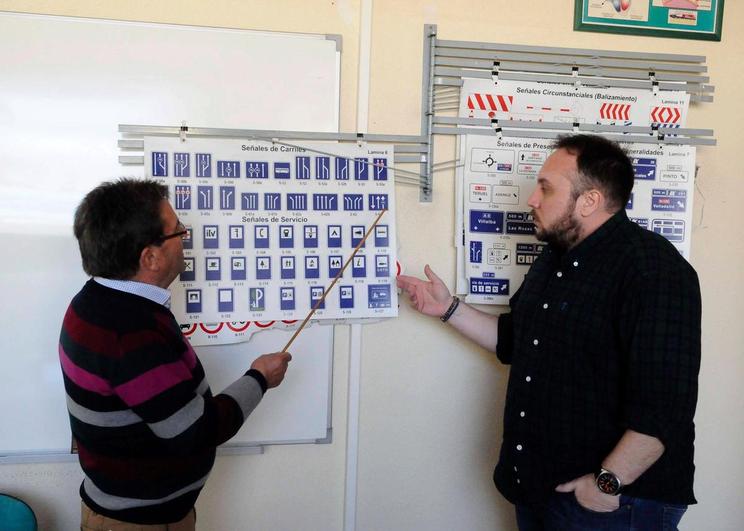 Una clase teórica en una autoescuela.