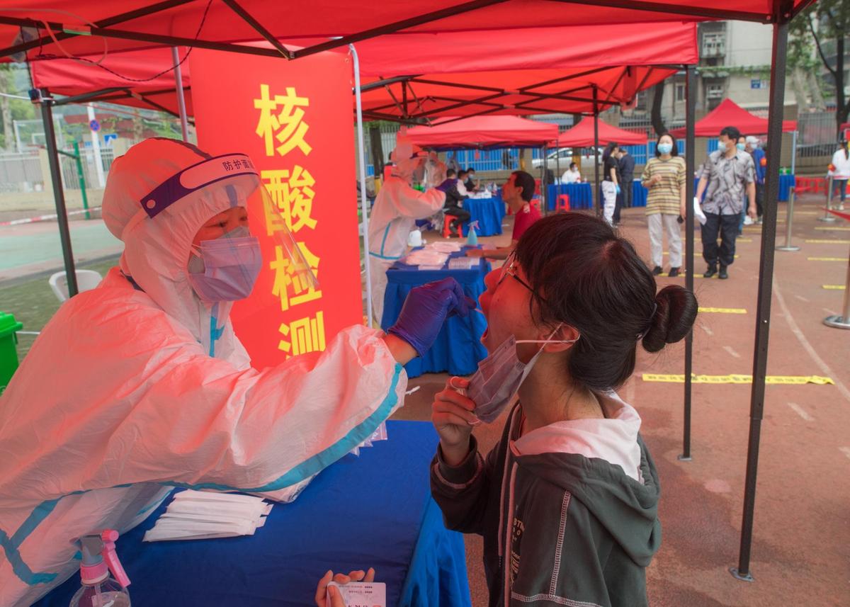 Puesto de realización de test en China.