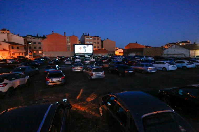 Autocine en Villares de la Reina el pasado 21 de junio.