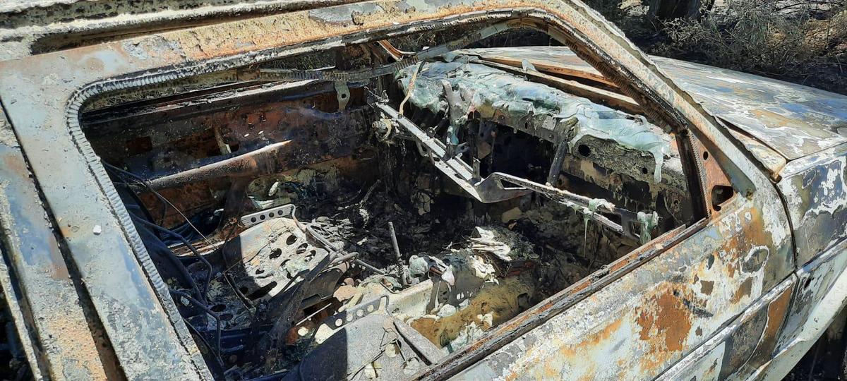 Interior del vehículo tras ser pasto de las llamas tras el robo.