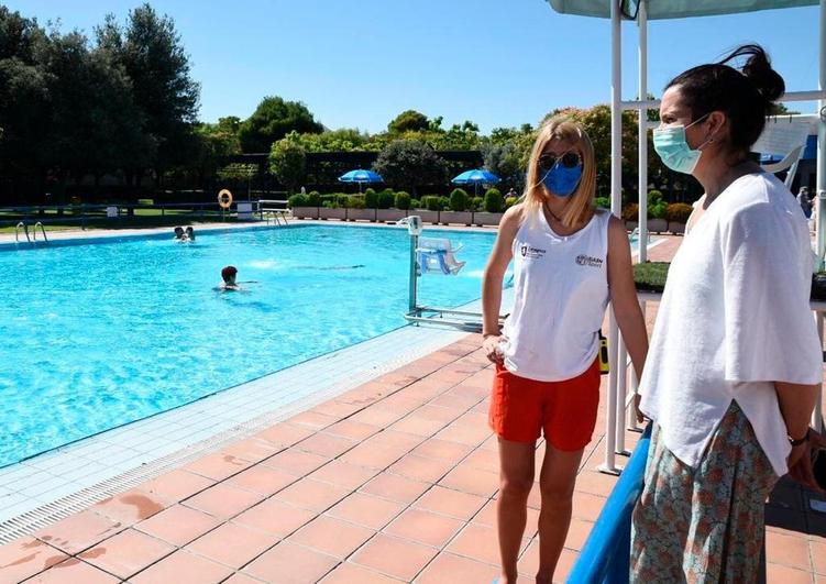 Las piscinas son un lugar de ocio, pero también un foco de infecciones.