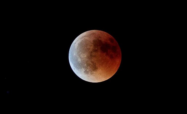 Imagen de uno de los eclipses de luna que se pudieron observar recientemente desde España.