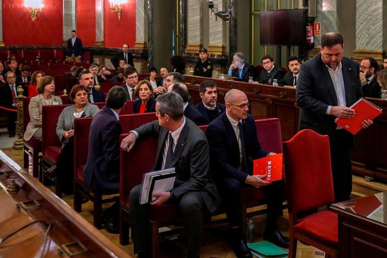 Los líderes independentistas consiguen la semilibertad.