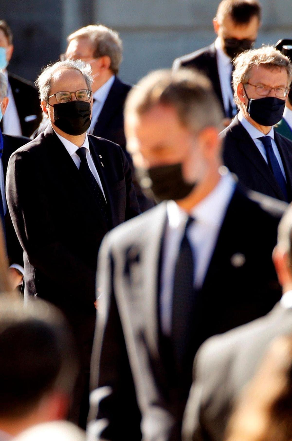 Quim Torra cerca de Felipe VI durante el homenaje de Estado a las víctimas del coronavirus.