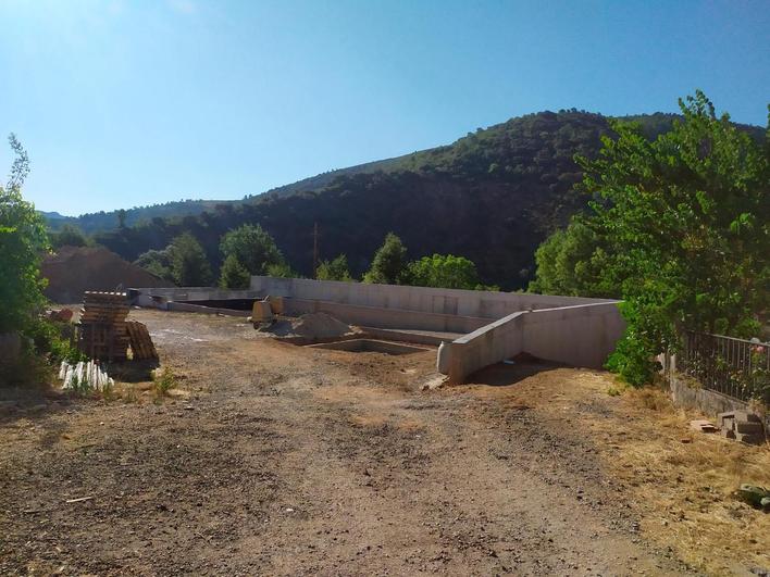 Imagen de las primeras obras para que San Esteban de la  Sierra cuente con piscina municipal.