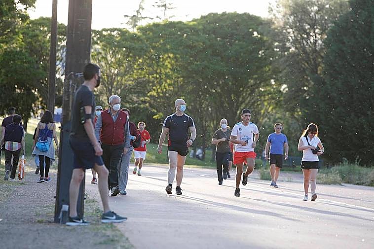 Salmantinos pasando.