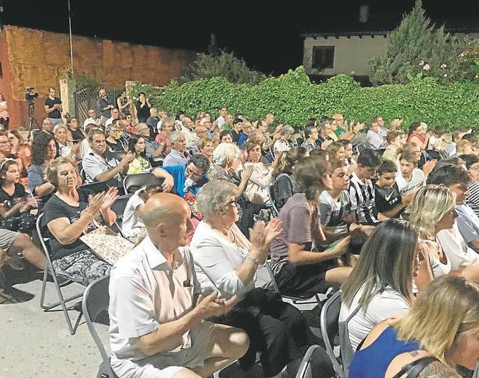 Imagen del público en la calle Canchalejo en 2019 en Cantagallo.