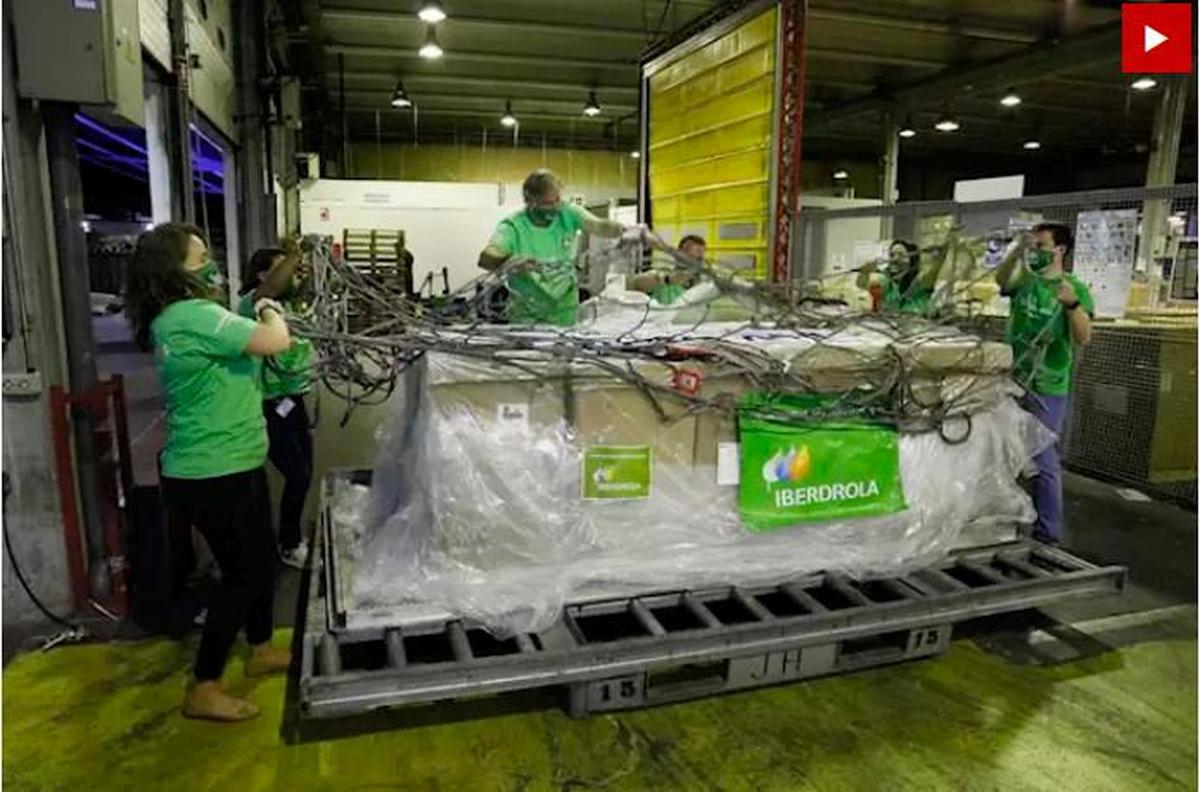 Llegada a España de los 300 respiradores donados por Iberdrola