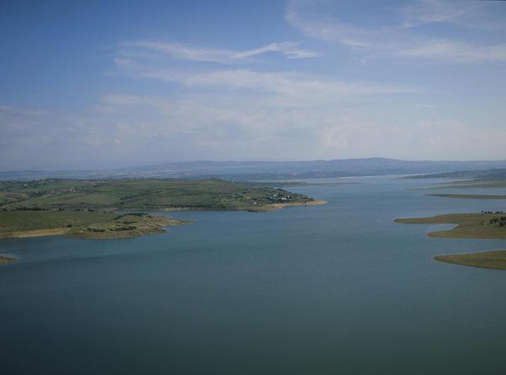 El tamaño del embalse de Santa Teresa ha permitido crear casi 100 kilómetros de ribera que no existían hasta 1960.