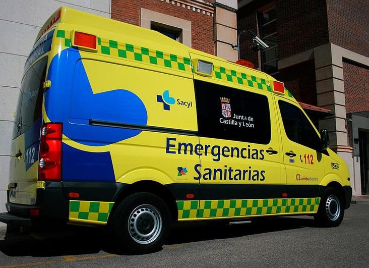 Una ambulancia de soporte vital básico trasladó al herido hasta la capital