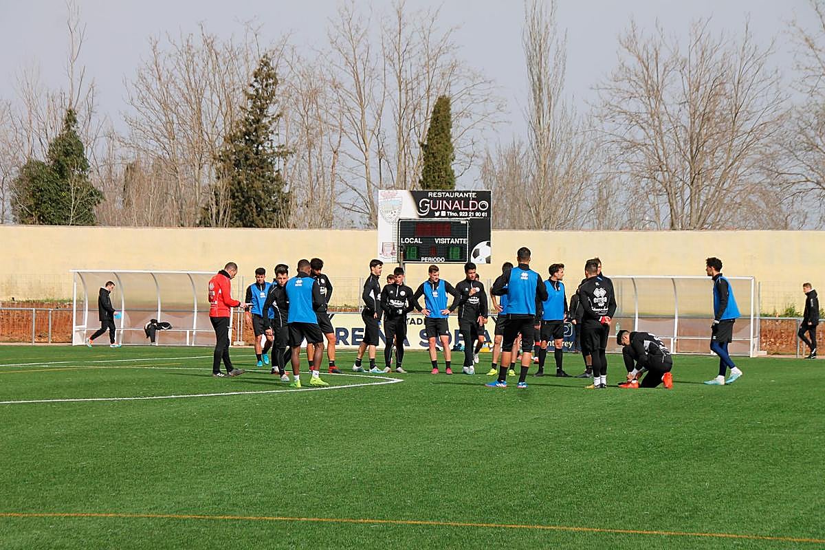 Un entrenamiento del Unionistas la temporada pasada en el Reina Sofía.