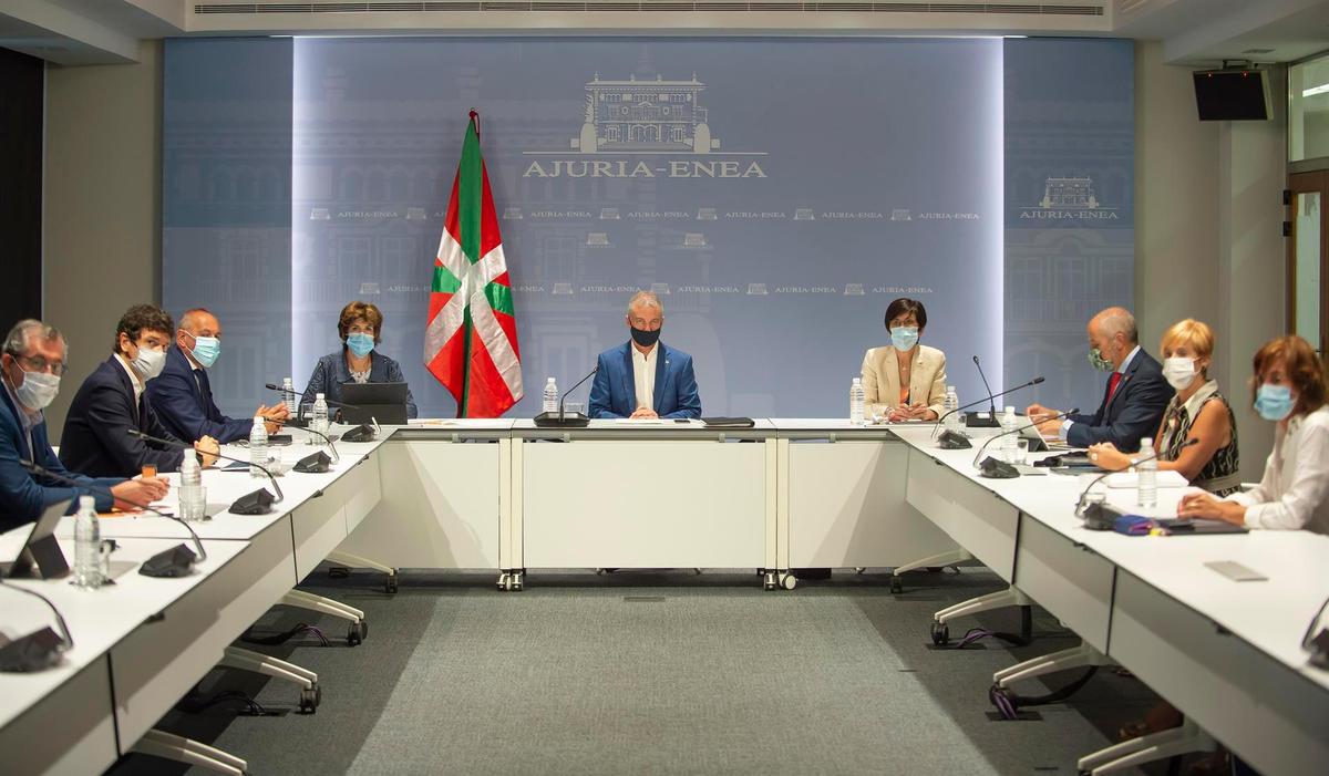 El lehendakari, Iñigo Urkullu, durante la reunión del consejo asesor.