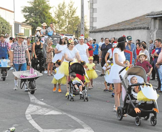 El espectacular y anual desfile de disfraces de Cipérez deberá esperar al próximo verano para repetirse.