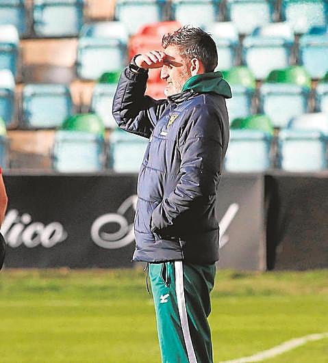 El entrenador Jacobo Montes.