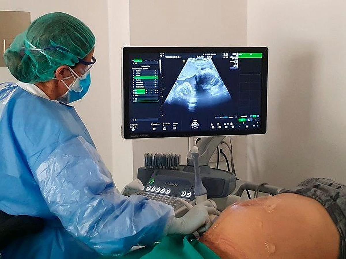Ecografía de una mujer embarazada.