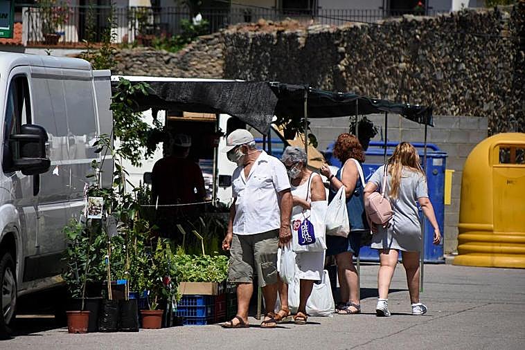 El lunes se valorará el cierre del mercadillo semanal de Lumbrales.
