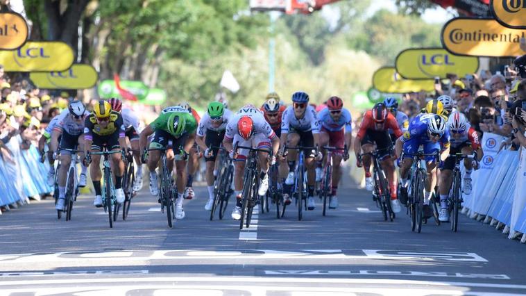 El ciclista noruego Alexander Kristoff gana la primera etapa del Tour de Francia.