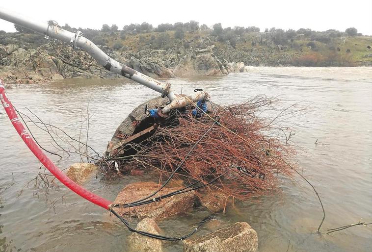 Estado en el que quedó la captación de agua de Cespedosa de Tormes.