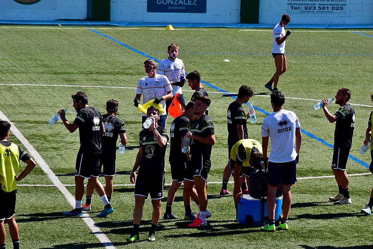 Imagen de uno de los entrenamientos del Guijuelo en esta pretemporada. TEL
