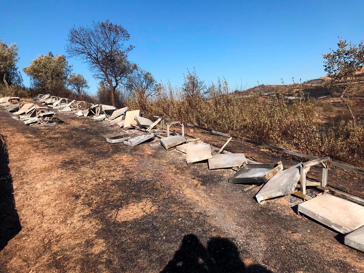 Centenares de colmenas de salmantinos calcinadas en el incendio de Huelva
