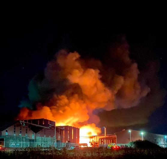 Imagen del fuego en las instalaciones de Cobadu.