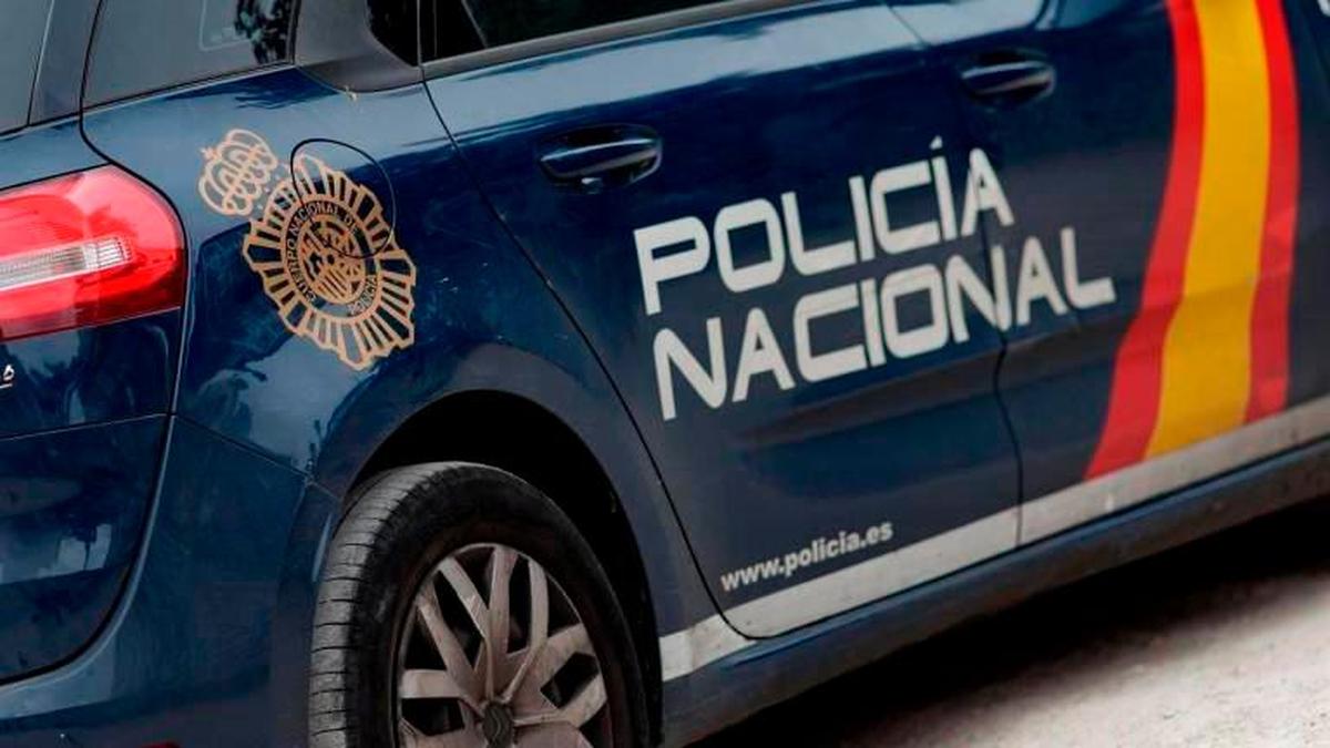 Los agentes recibieron la llamada de un vecino que alertaba que había un cuerpo en mal estado.