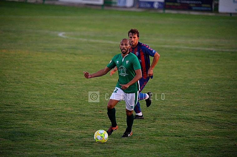 Imagen del amistoso anterior que disputó el Guijuelo contra la Segoviana.