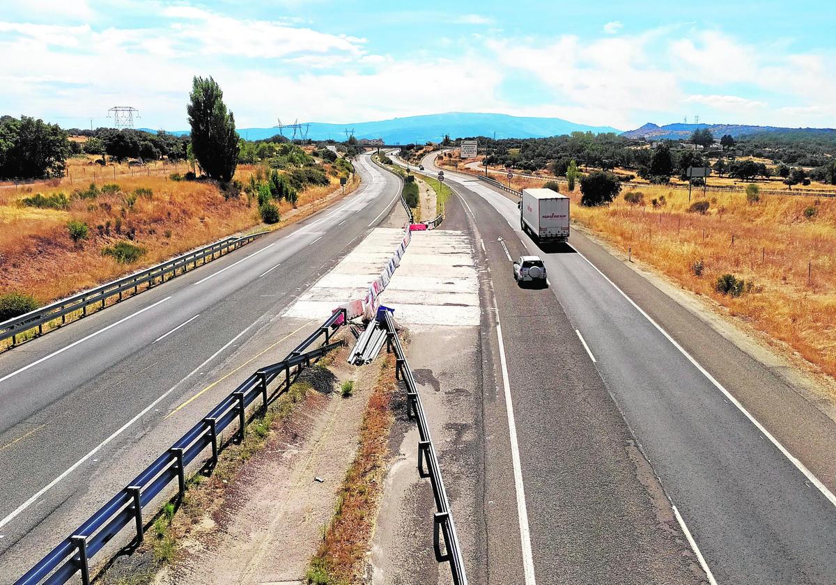 Imagen de la única zona del tramo en la que se renovó el carril derecho.