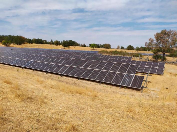 Imagen de la planta solar municipal de Valdelacasa.