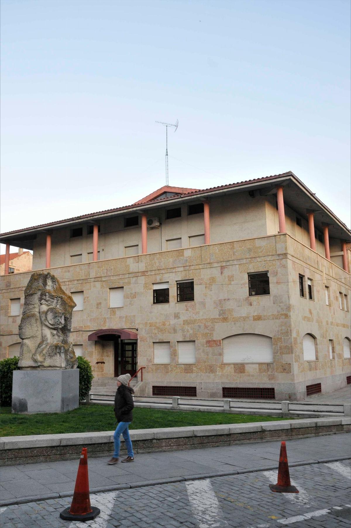 Vista exterior del centro de mayores Juan de la Fuente