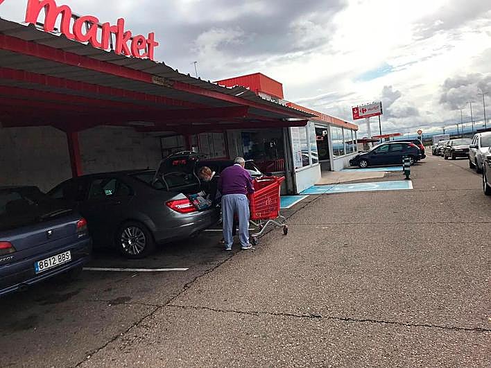 Fuentes de Oñoro es centro comercial para los dos lados de La Raya hispano-portuguesa.