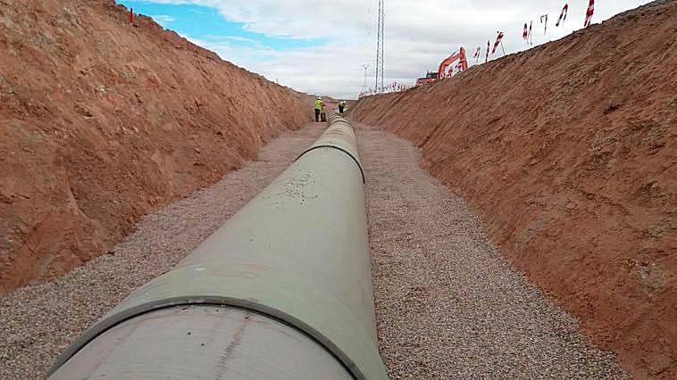 Instalación de tuberías de la obra dirigida por el ITACyL.