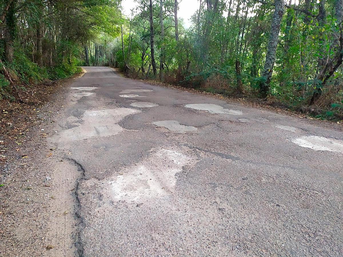 Imagen del estado en que se encuentra la carretera entre Candelario y La Garganta, que será reparada.