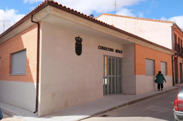 Fachada principal del nuevo consultorio médico de la localidad macoterana.