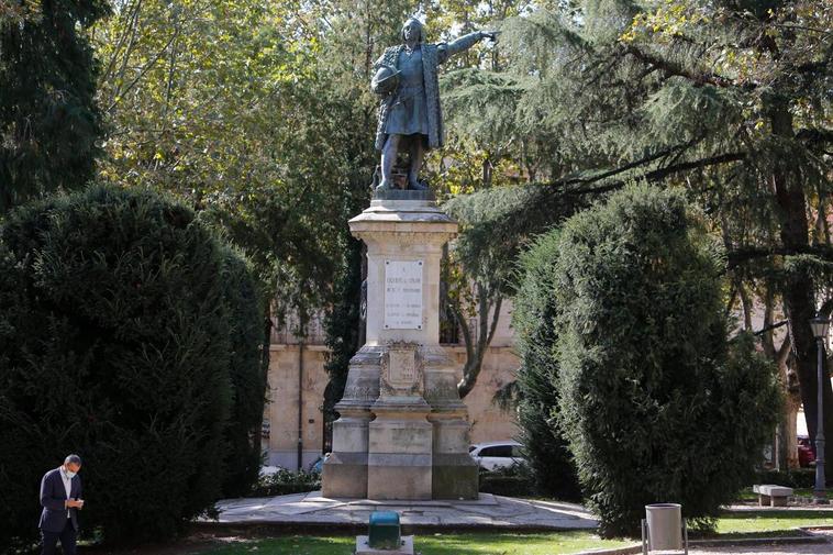 La estatua de Colón, del zamorano Eduardo Barrón González.