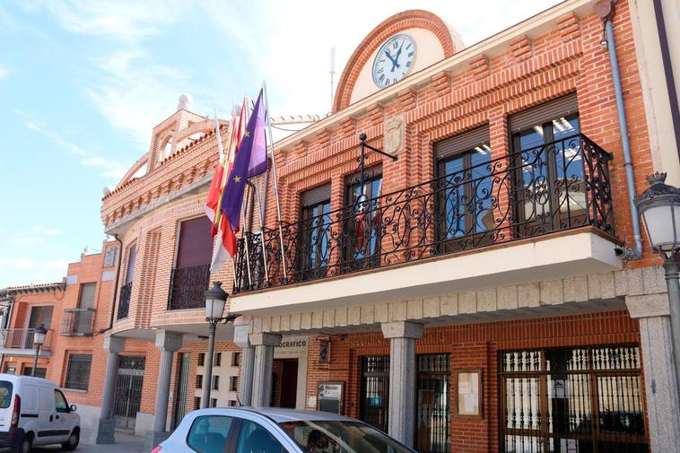 Ayuntamiento de Macotera, en la plaza Mayor.