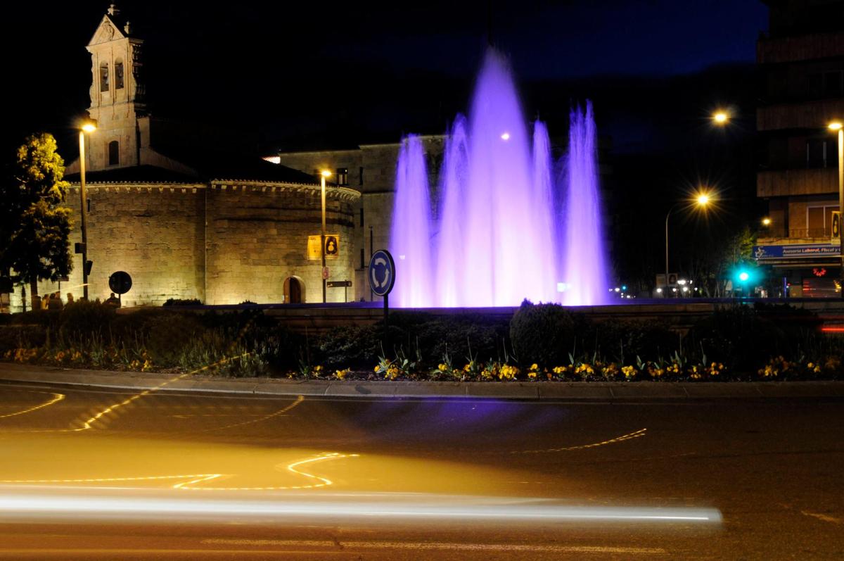 Puerta Zamora iluminada.