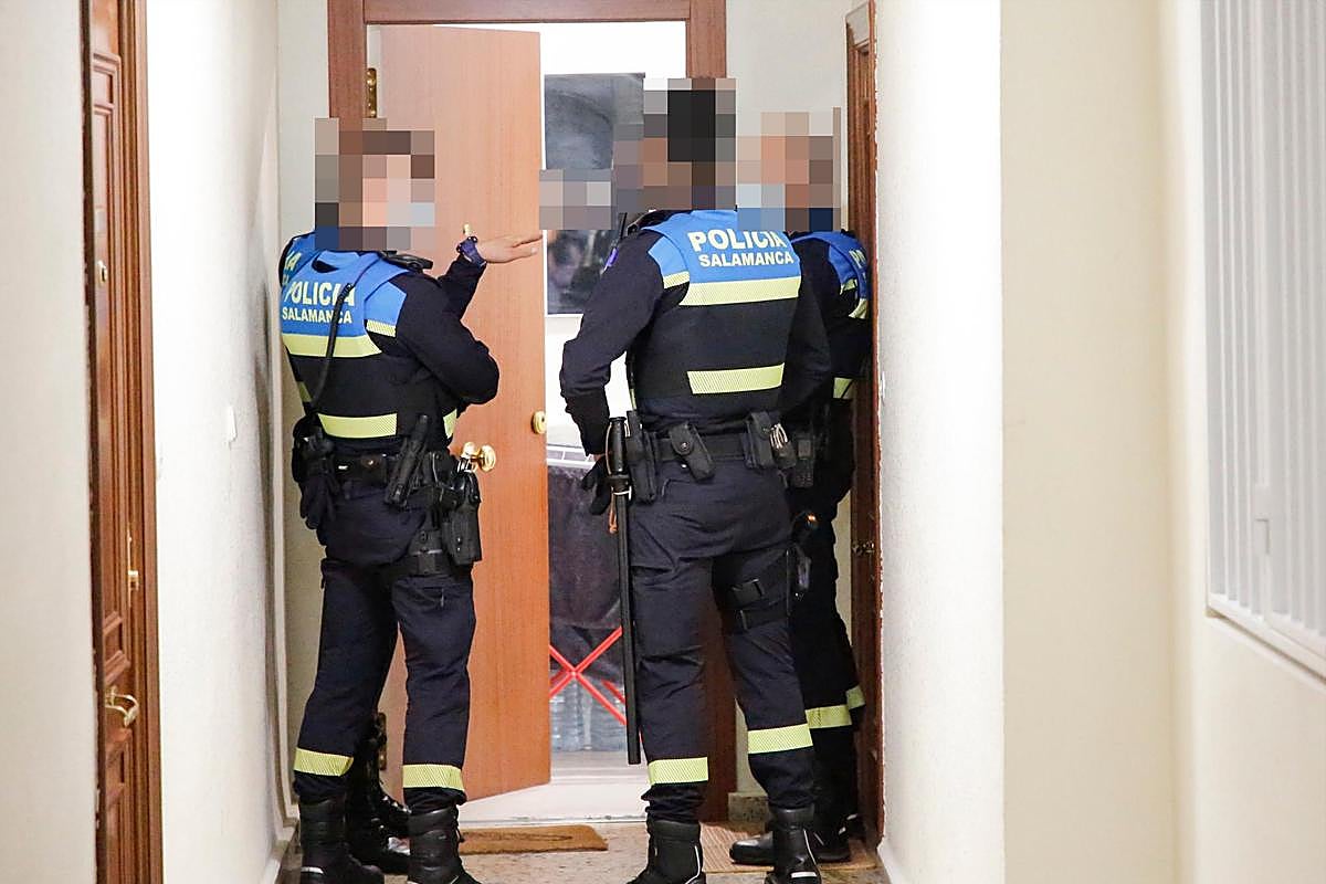 04:50h. Una fiesta en un piso.