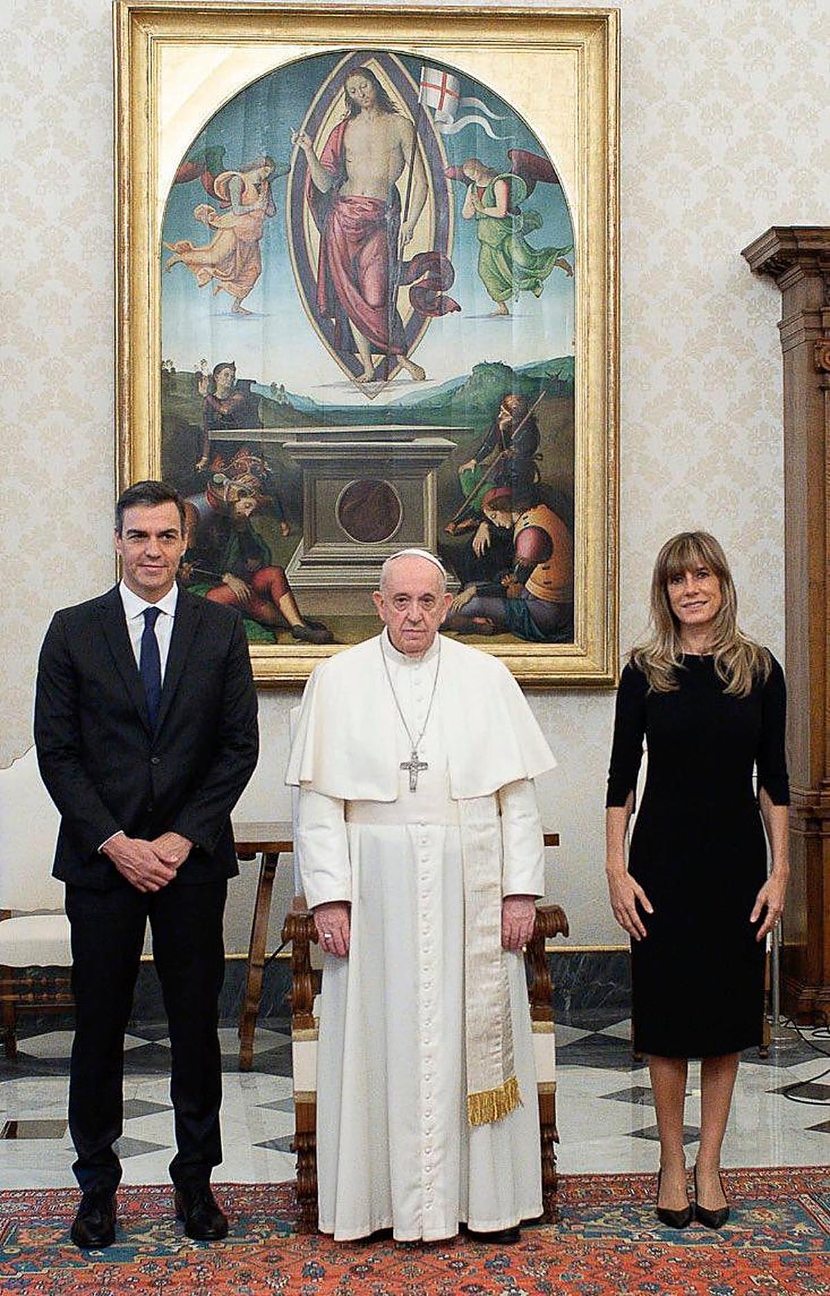El presidente del Gobierno, Pedro Sánchez, se ha reunido por primera vez con el Papa Francisco, en el Vaticano.