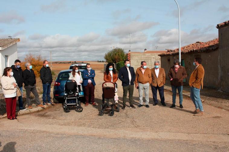 Familiares de Carla Sánchez durante el acto.