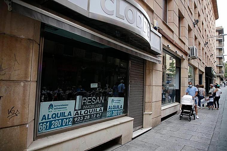 Un local cerrado en el centro de Salamanca.