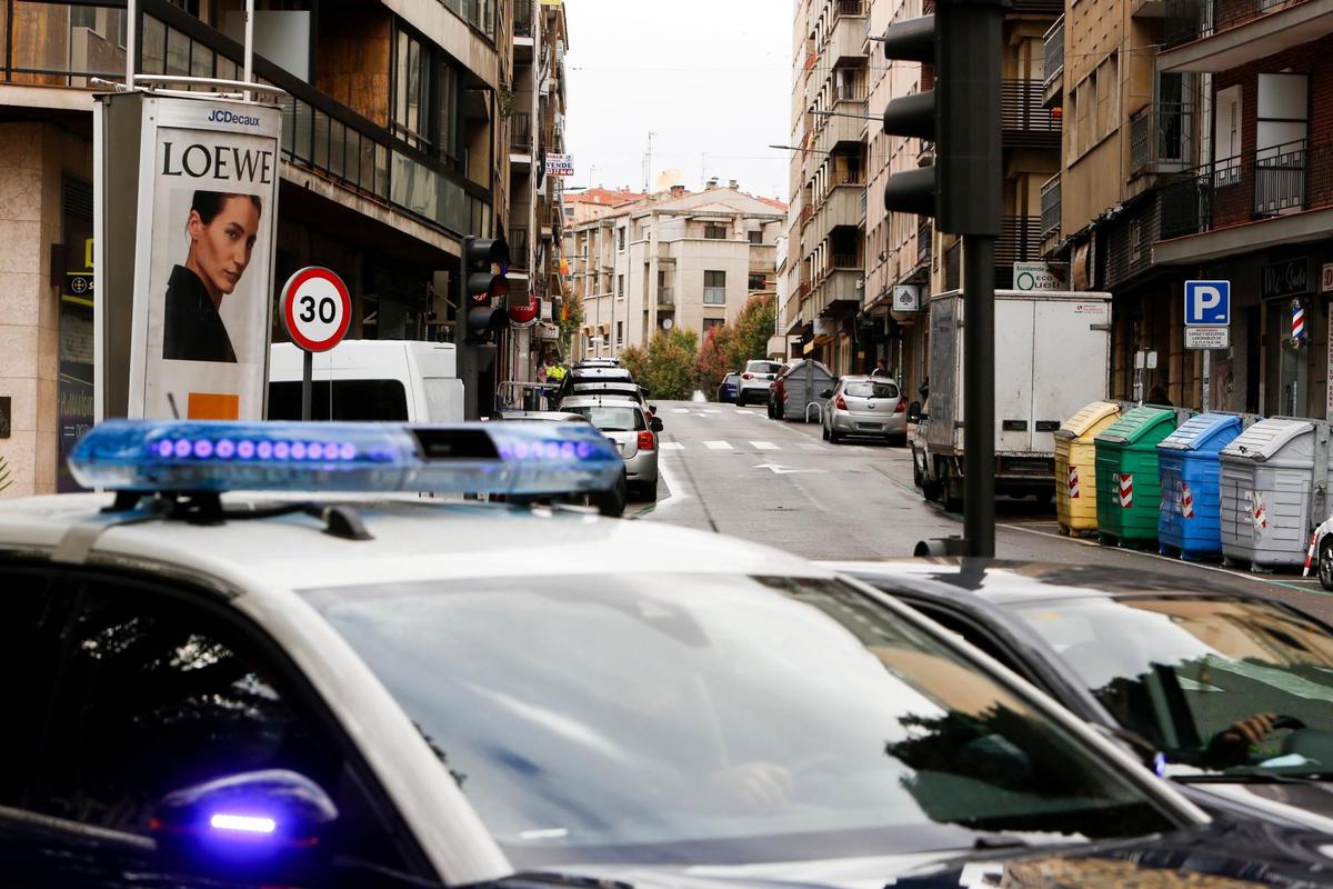 Un vehículo de la Policía Nacional en Salamanca.