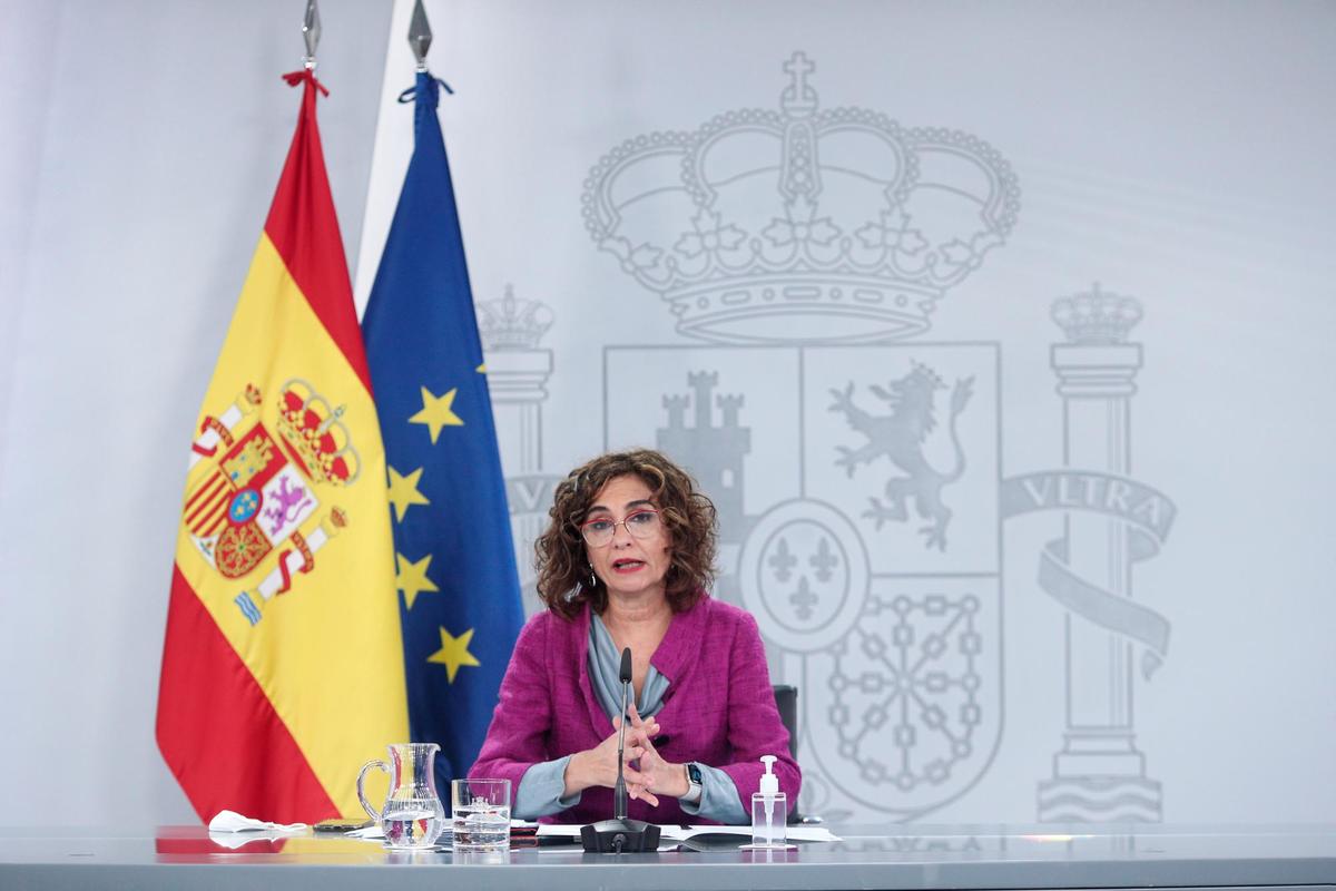 La ministra portavoz, María Jesús Montero, en rueda de prensa.